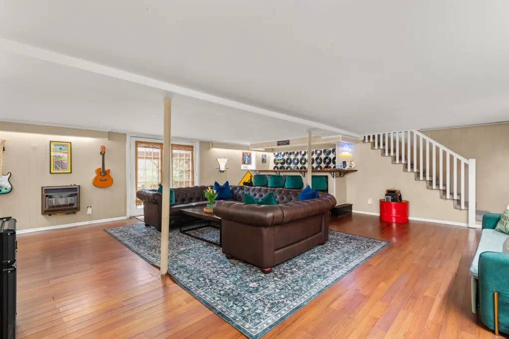 1f3b93456ecc486693af66239ec15f93 LargeOriginal.jpg