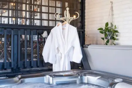 43680e0b3aa347c3ba59308051bd01ba LargeOriginal.jpg