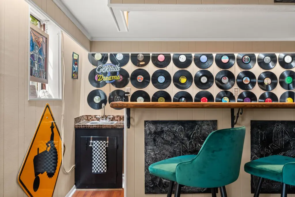 4a2e532e14be4fd3b73232713840f9c7 LargeOriginal.jpg