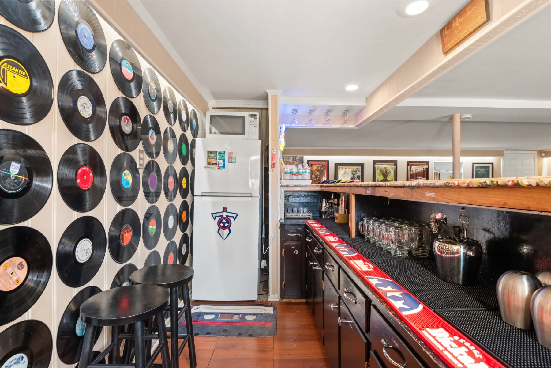 Magnolia backyard with fire pit and covered patio — Music City Magnolia vacation rental