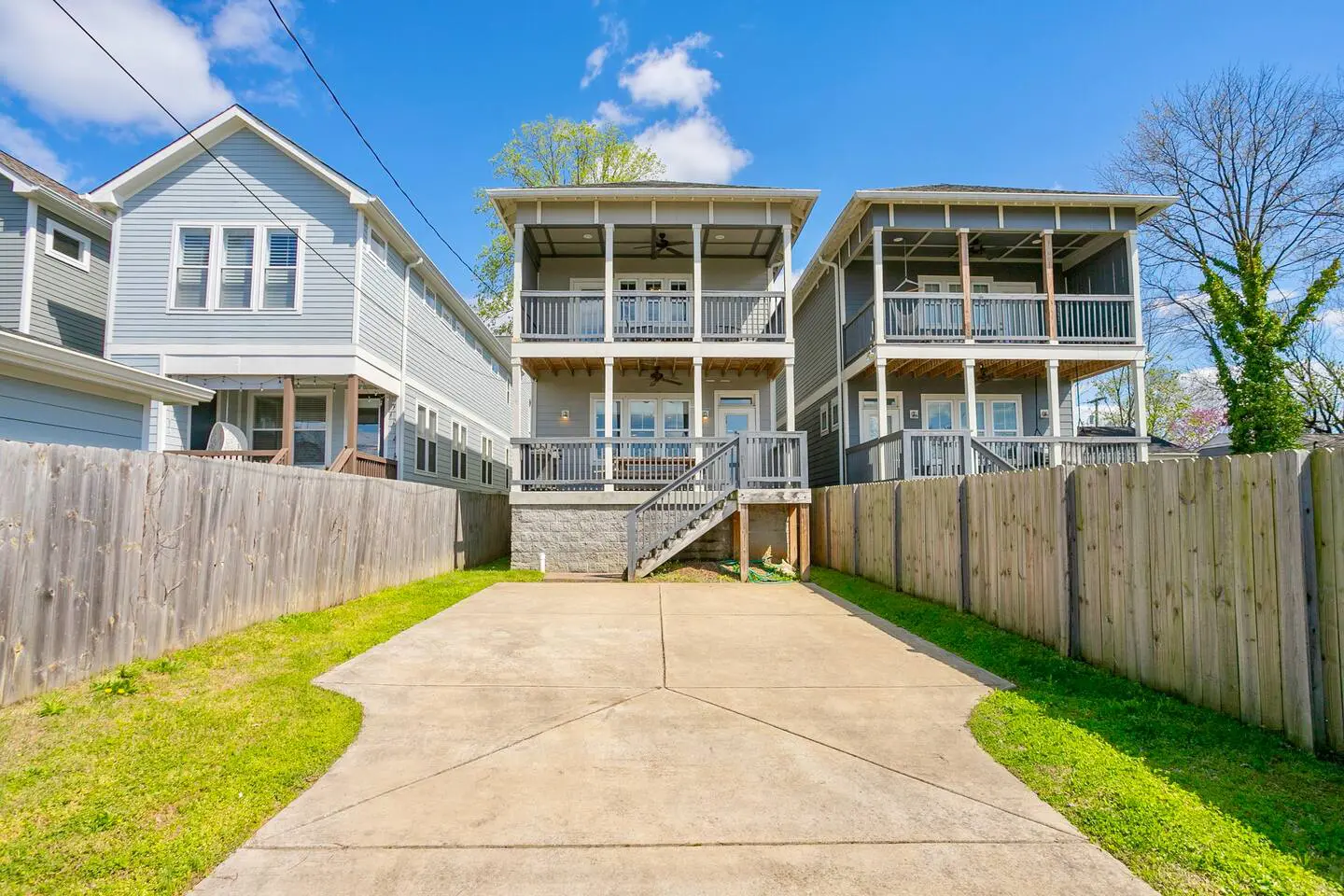 Cumberland Retreat East Nashville — spacious living area with local character