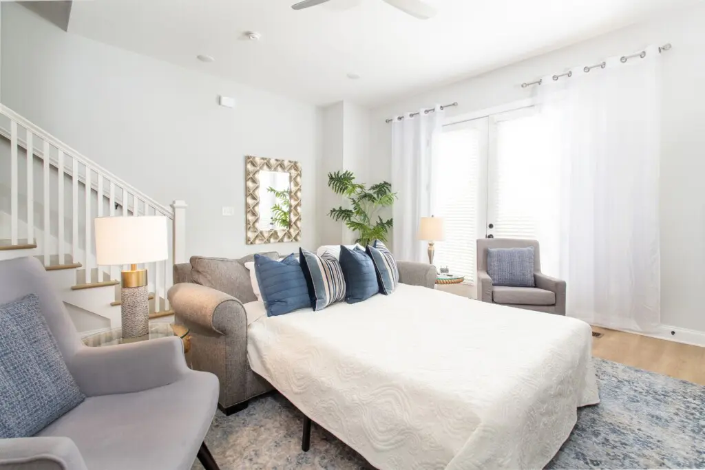 5c87b94da4d94c4687a5208e825308c3 LargeOriginal.jpg