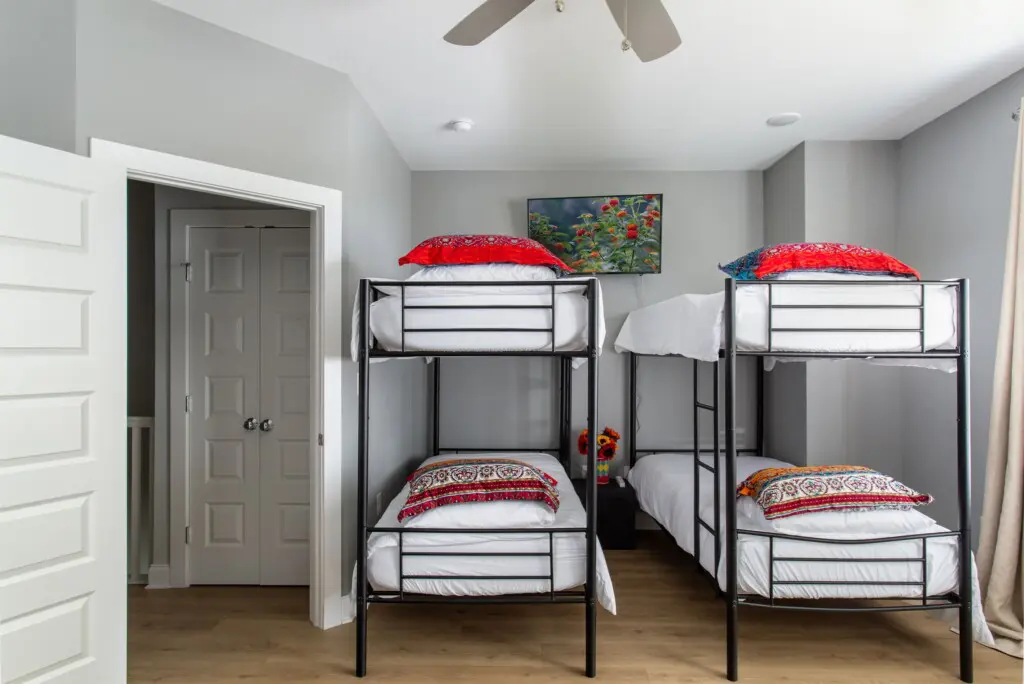 b7585bdd52554b4980cad2b3251dbb61 LargeOriginal.jpg