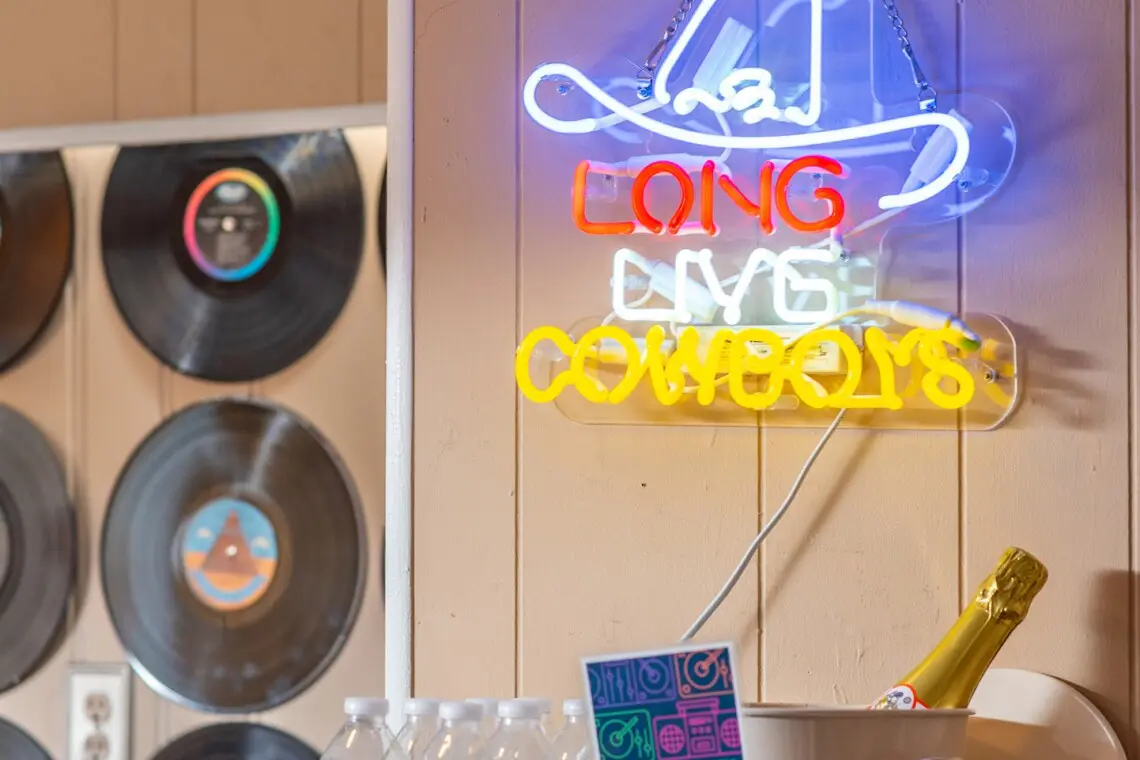 d25a8ddc0751419599ce8dd0b6bab296 LargeOriginal.jpg