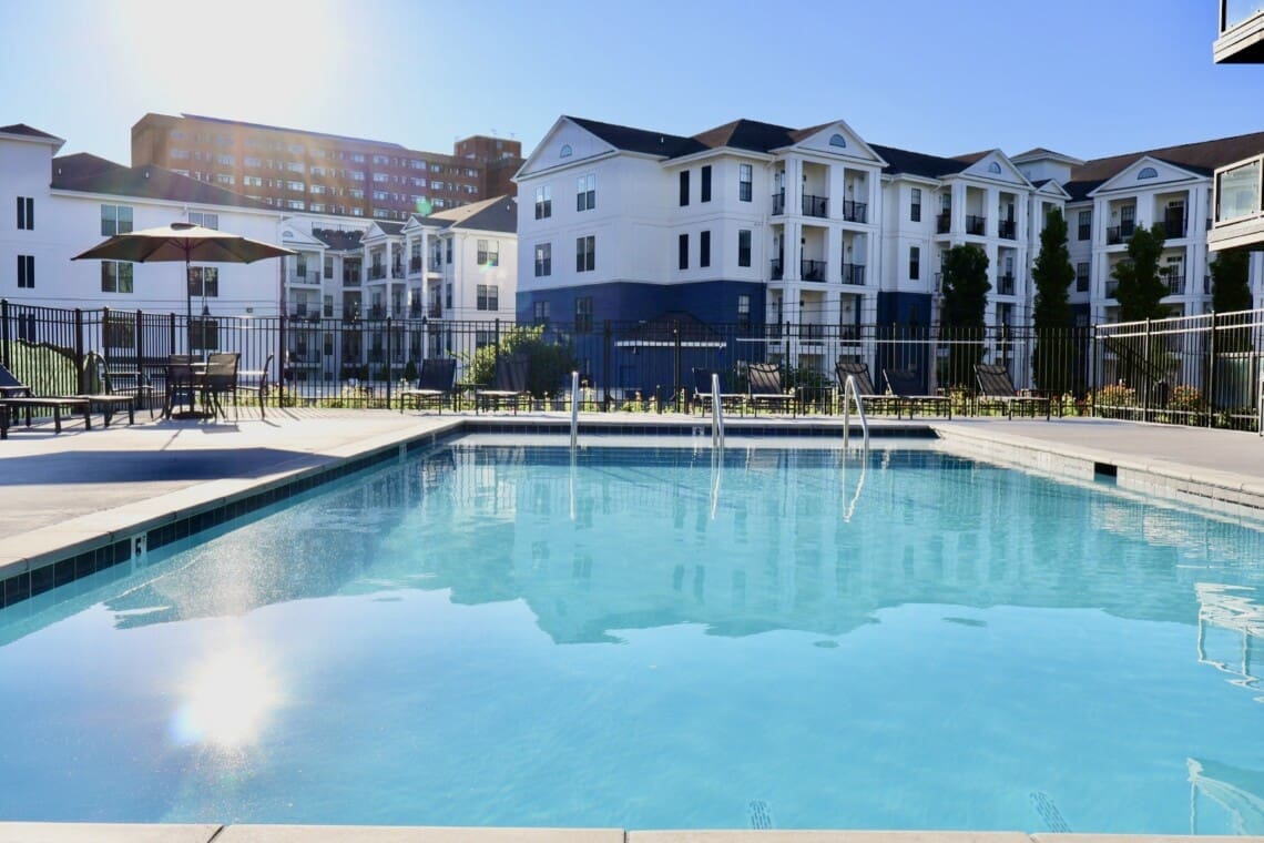 Music City Magnolia Honky Tonk Party Pad Dolly luxury Midtown Nashville rental - image 16