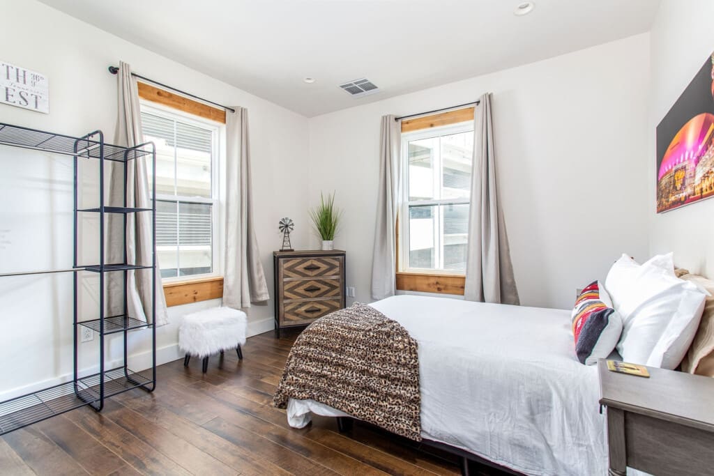 Music City Magnolia Nashville vacation rental Rocky Top with speakeasy and pool - image 14