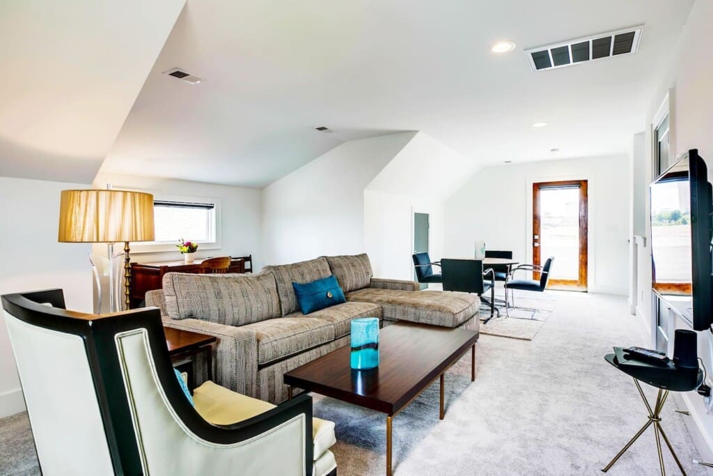 Music City Magnolia Nashville vacation rental Mockingbird near Broadway