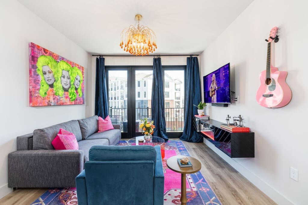 Music City Magnolia Honky Tonk Party Pad Dolly luxury Midtown Nashville rental - image 26