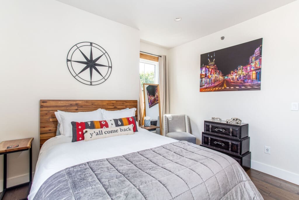 Music City Magnolia Nashville vacation rental Rocky Top with speakeasy and pool - image 9