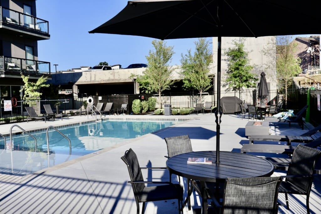 Music City Magnolia Honky Tonk Party Pad Dolly luxury Midtown Nashville rental - image 37
