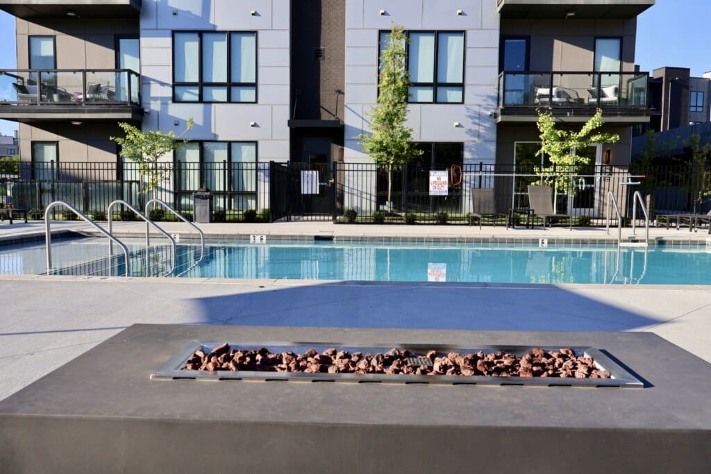Music City Magnolia Honky Tonk Party Pad Dolly luxury Midtown Nashville rental - image 17
