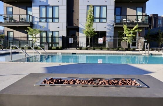 Music City Magnolia Honky Tonk Party Pad Dolly luxury Midtown Nashville rental - image 17