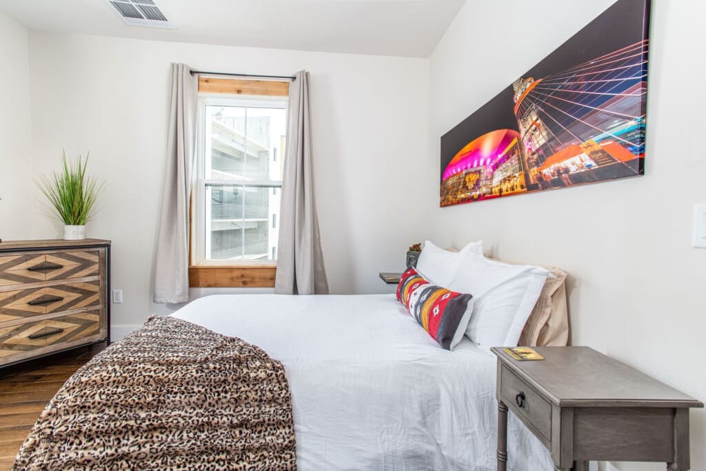 Music City Magnolia Nashville vacation rental Rocky Top with speakeasy and pool - image 12