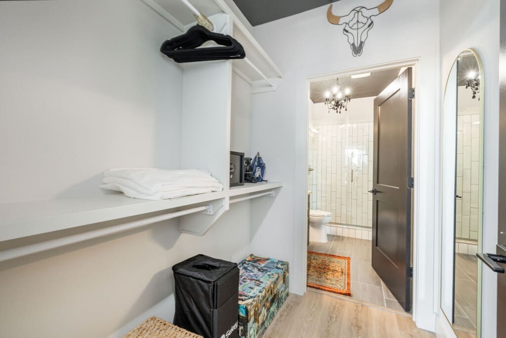 Music City Magnolia Honky Tonk Party Pad Dolly luxury Midtown Nashville rental - image 8