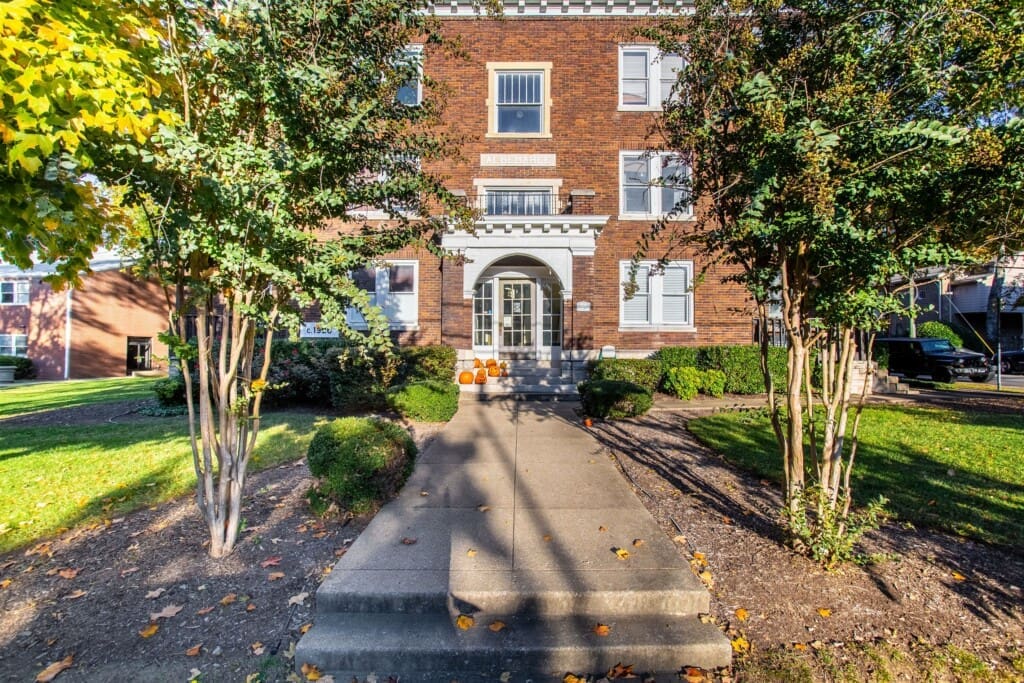Music City Magnolia Nashville vacation rental Bluebird 1920s condo 12 South - image 15
