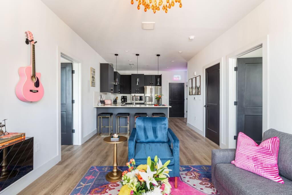 Music City Magnolia Honky Tonk Party Pad Dolly luxury Midtown Nashville rental - image 29