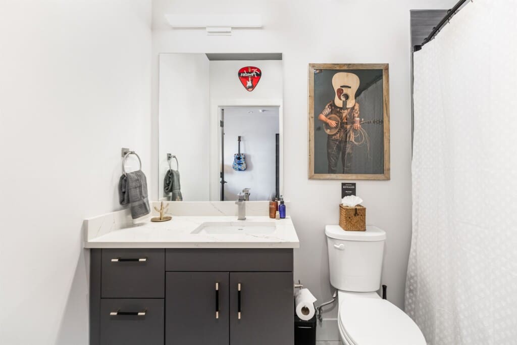 Music City Magnolia Honky Tonk Party Pad Johnny Midtown Nashville rental with pool - image 8