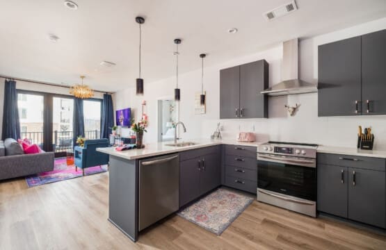 Music City Magnolia Honky Tonk Party Pad Dolly luxury Midtown Nashville rental - image 24