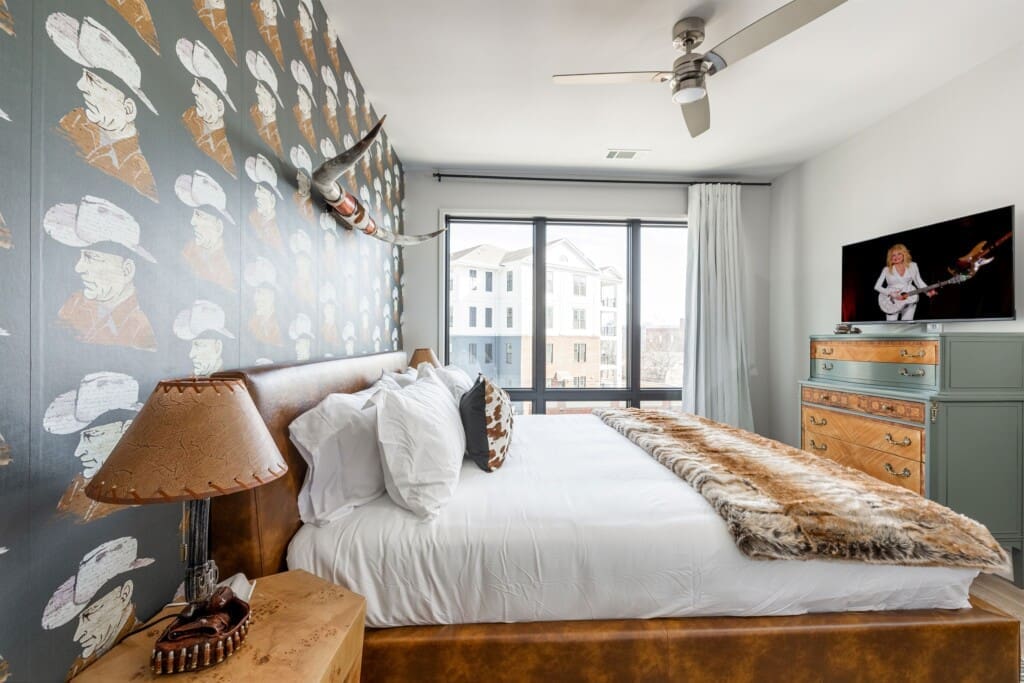 Music City Magnolia Honky Tonk Party Pads Midtown Nashville rental with pool - image 49