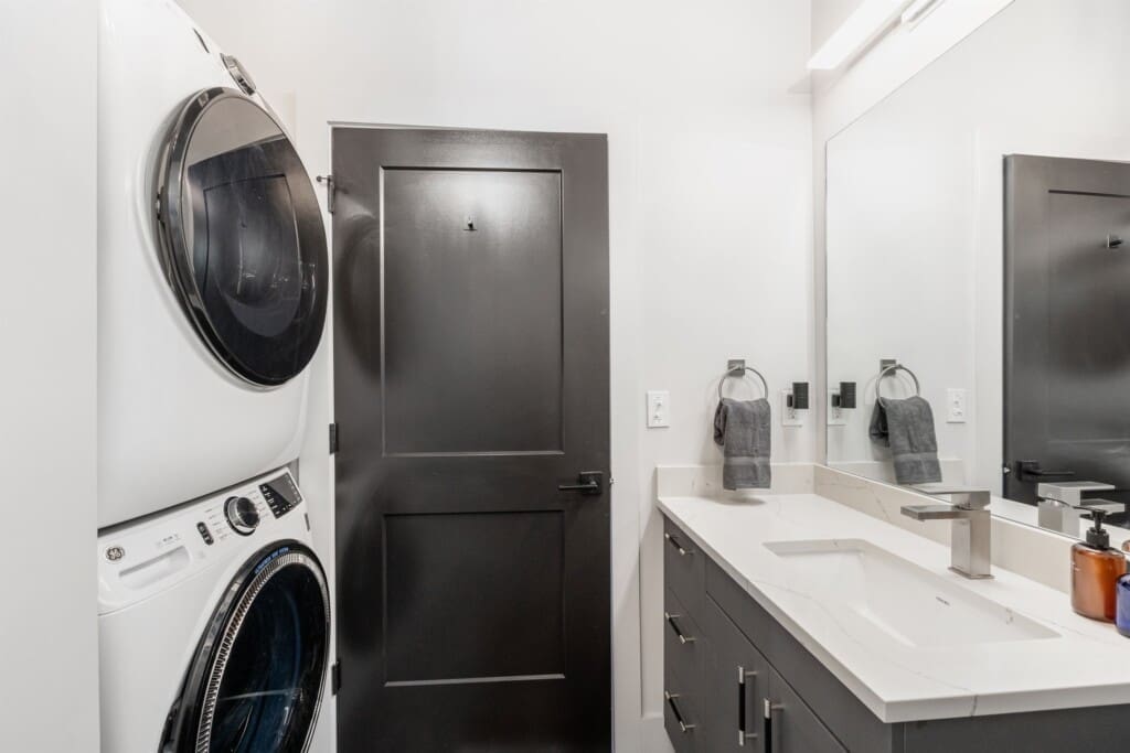 Music City Magnolia Honky Tonk Party Pad Johnny Midtown Nashville rental with pool - image 30