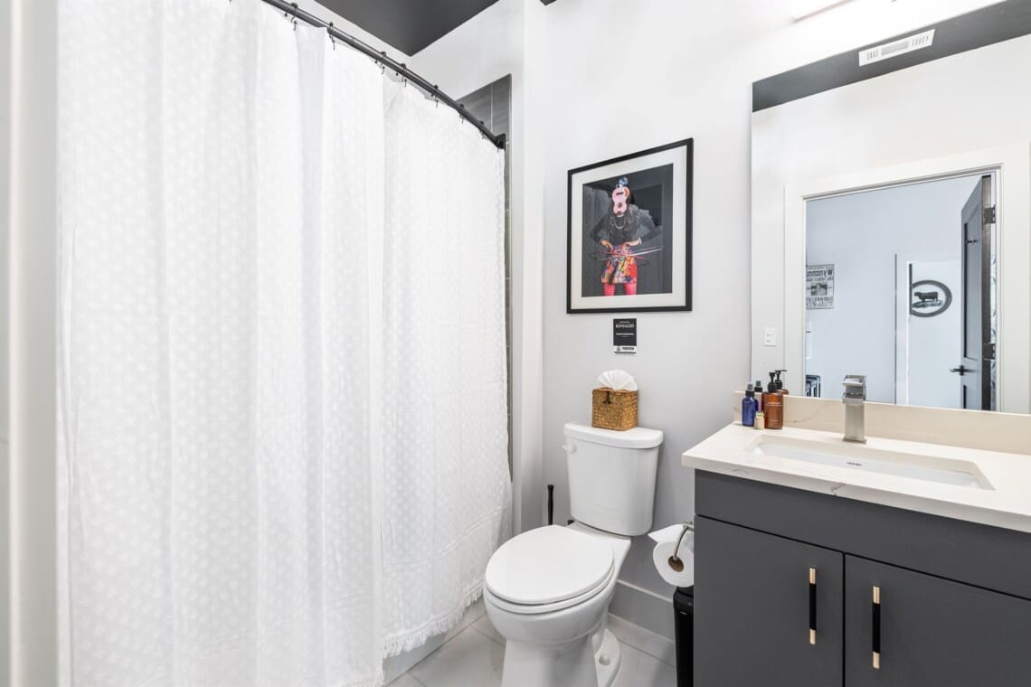 Music City Magnolia Honky Tonk Party Pad Dolly luxury Midtown Nashville rental - image 25