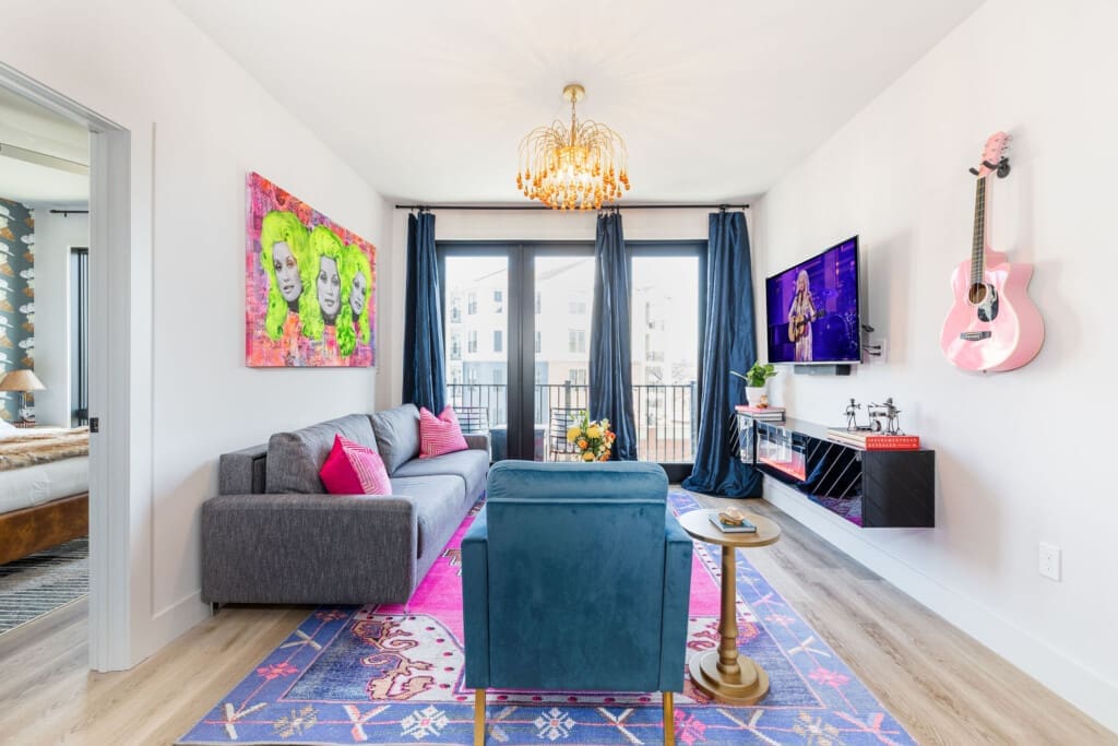 Music City Magnolia Honky Tonk Party Pad Dolly luxury Midtown Nashville rental - image 27