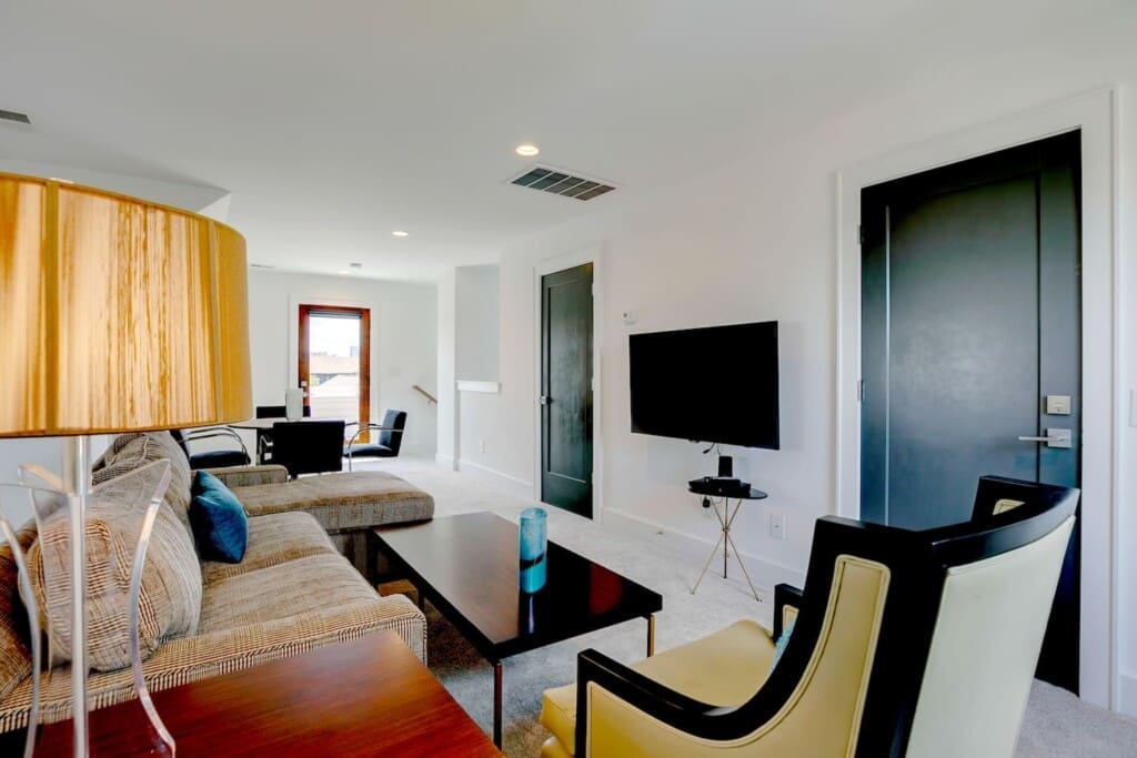 Music City Magnolia Nashville vacation rental Mockingbird near Broadway