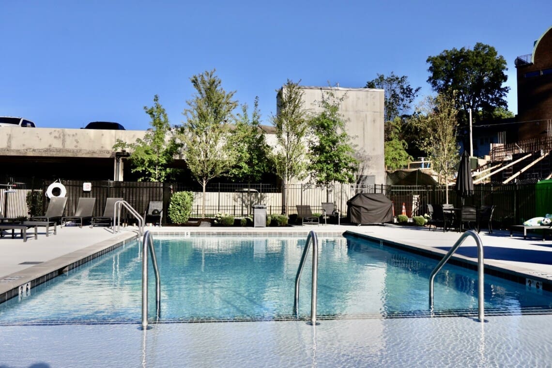 Music City Magnolia Honky Tonk Party Pad Dolly luxury Midtown Nashville rental - image 18