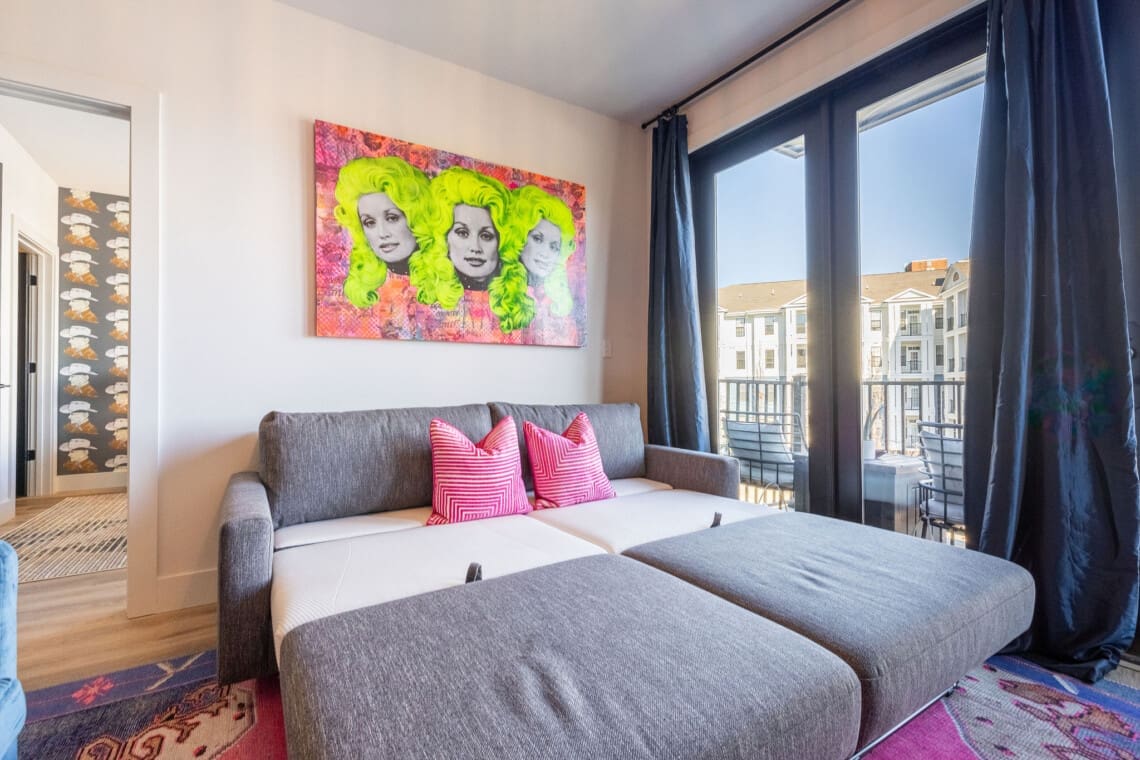 Music City Magnolia Honky Tonk Party Pad Dolly luxury Midtown Nashville rental - image 31