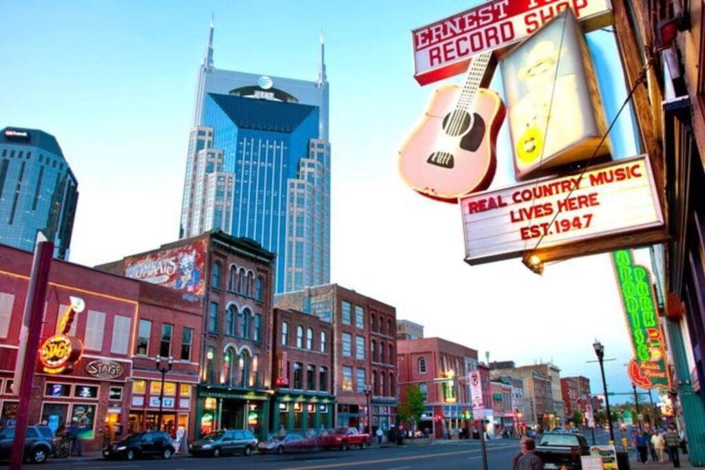 Music City Magnolia Nashville vacation rental Cumberland Retreat near Nissan Stadium - image 4