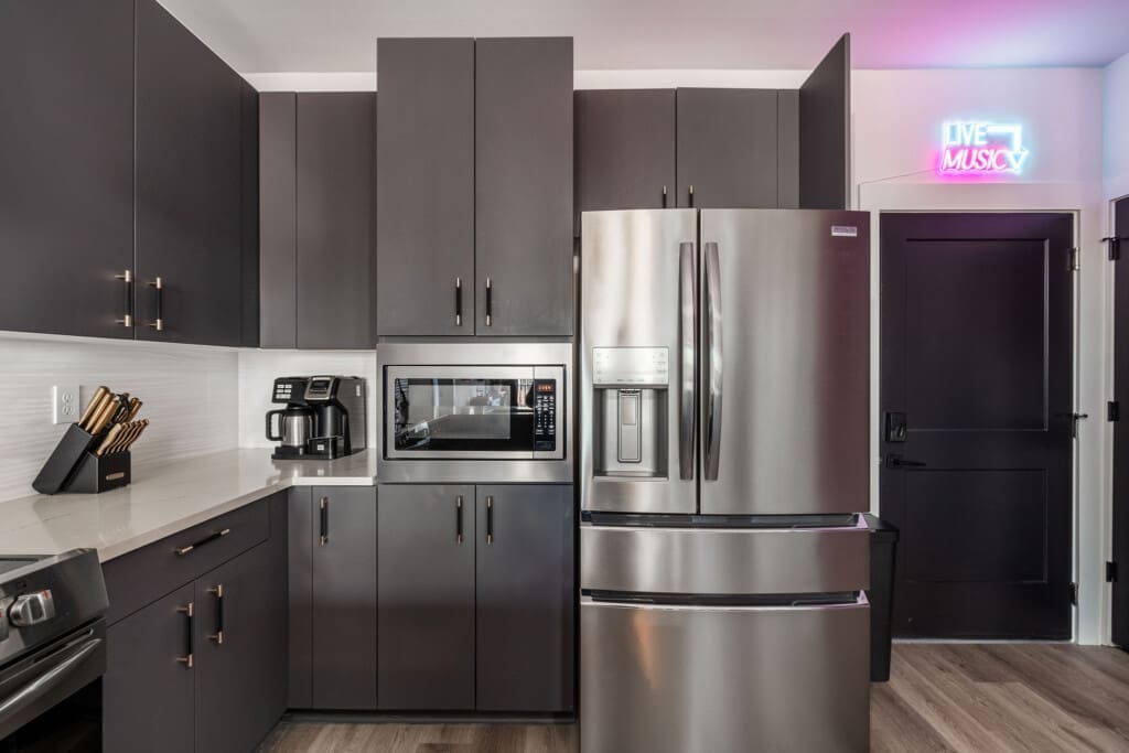 Music City Magnolia Honky Tonk Party Pad Dolly luxury Midtown Nashville rental - image 23