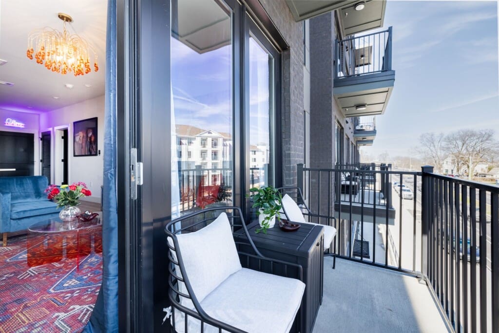 Music City Magnolia Honky Tonk Party Pad Johnny Midtown Nashville rental with pool - image 4