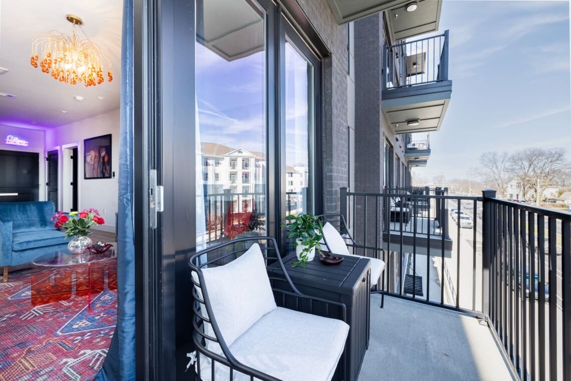 Music City Magnolia Honky Tonk Party Pad Johnny Midtown Nashville rental with pool - image 4