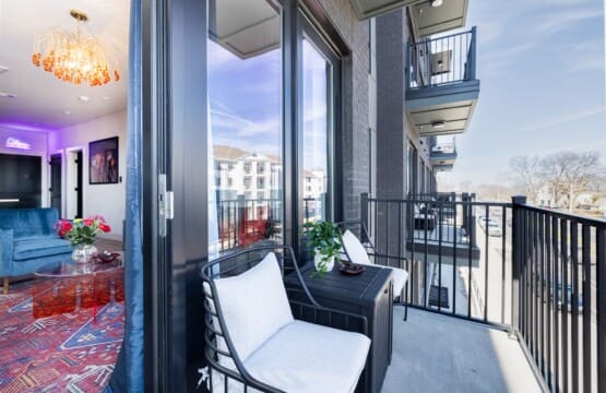 Music City Magnolia Honky Tonk Party Pad Johnny Midtown Nashville rental with pool - image 4