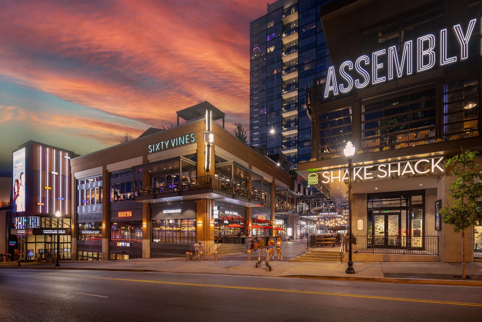 Downtown Nashville Broadway shopping district