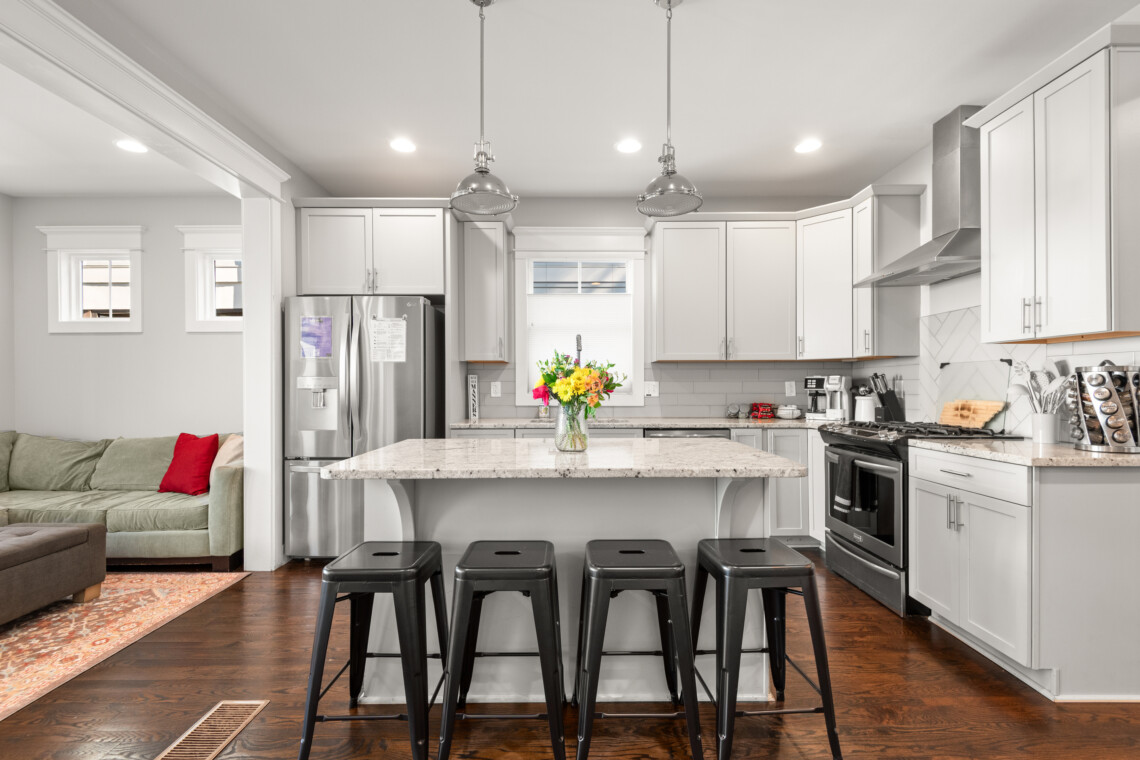 Island Dining for 4 — Cumberland Retreat, Music City Magnolia East Nashville rental near Nissan Stadium