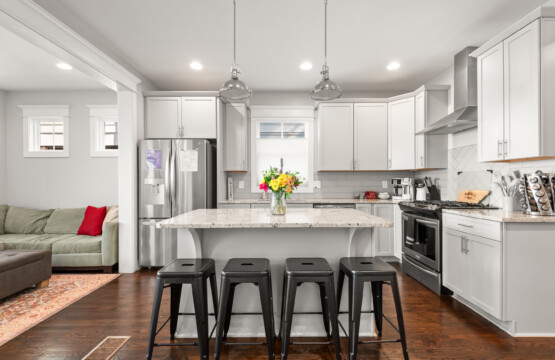 Island Dining for 4 — Cumberland Retreat, Music City Magnolia East Nashville rental near Nissan Stadium